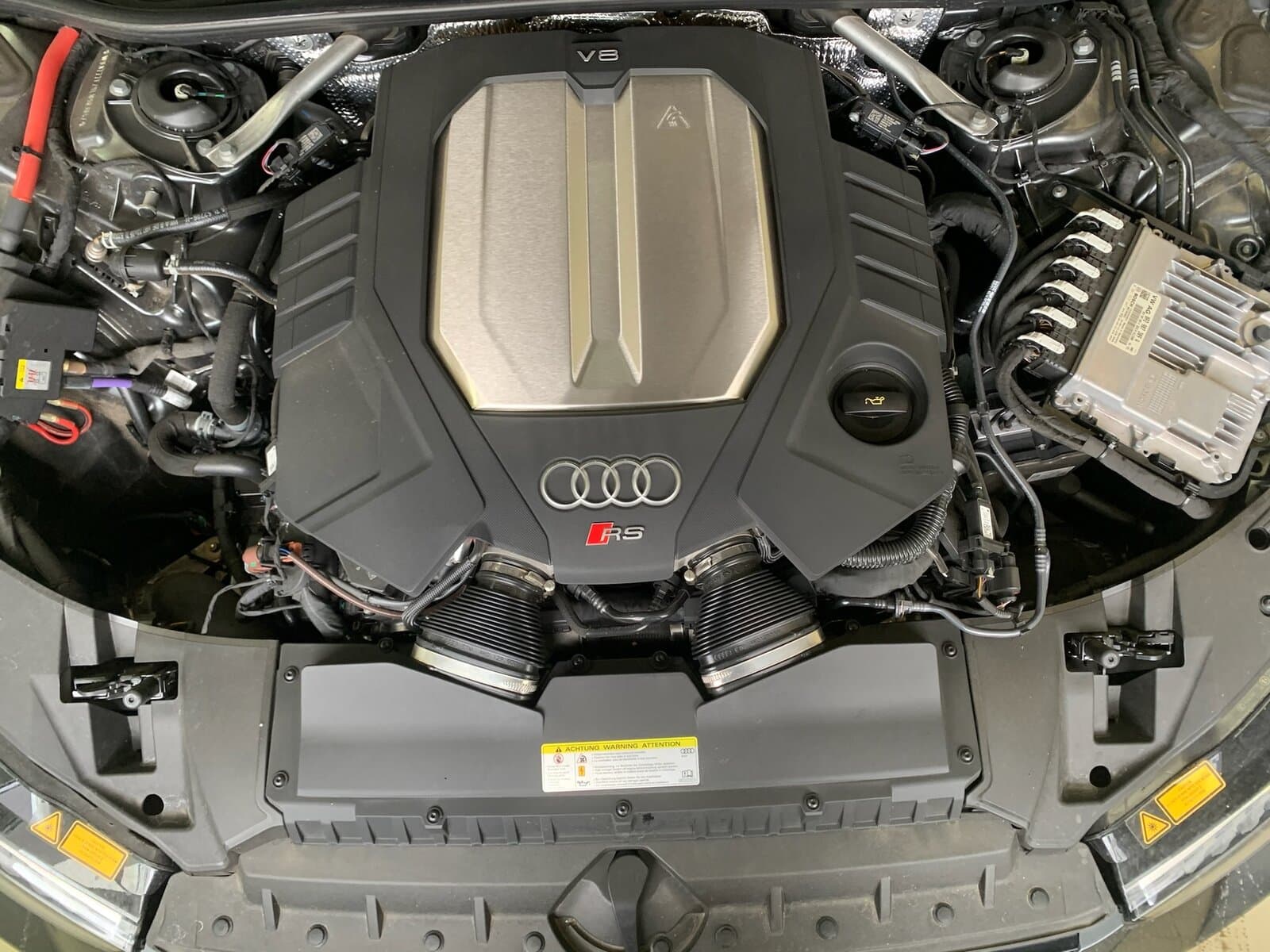 Detaljno ciscenje motornog prostora